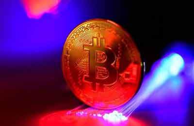 عقب‌نشینی بیت‌کوین از رکورد تاریخی