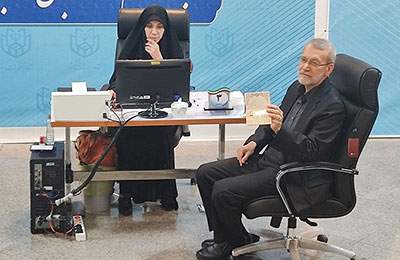 از لرزش دست و چشم کاندیداها و خبرنگاران تا شوخی با لاریجانی حاشیه های امروز ثبت نام انتخابات ریاست جمهوری