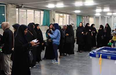 امروز هم روزی دیگر است. نه دیروز می آید نه فردا آمده است.