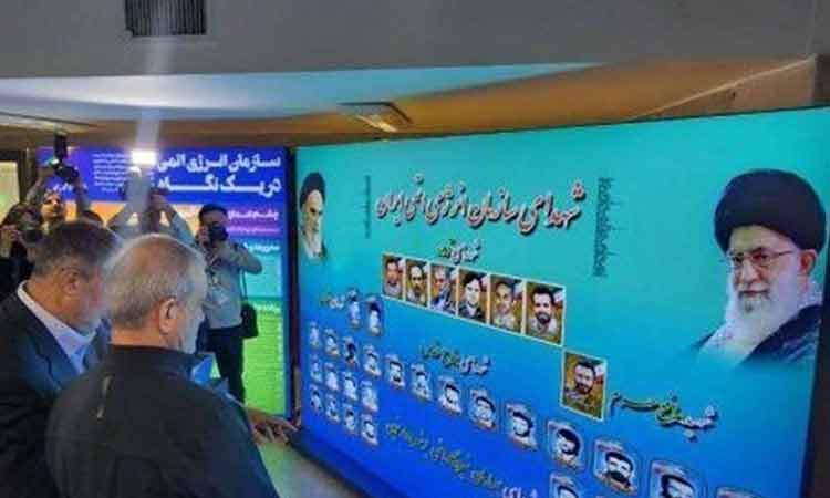 بازدید پزشکیان از نمایشگاه دستاوردهای صنعت هسته‌ای کشور