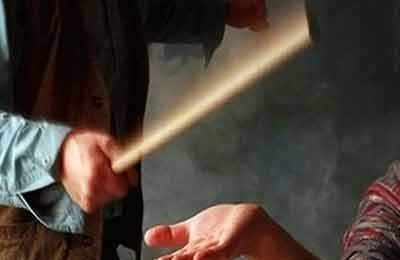 حکم اولیه معلم خاطی در سنندج صادر شد