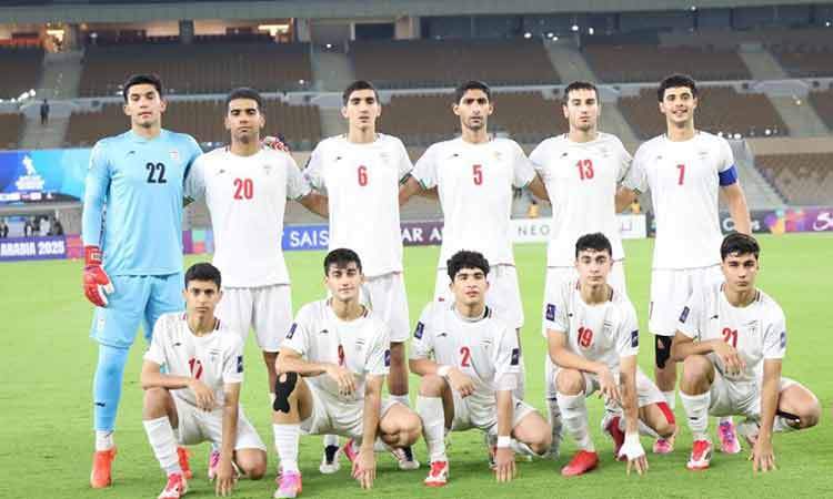 نگاه به بازیکنان پولدار چشم بستن به پا برهنگان