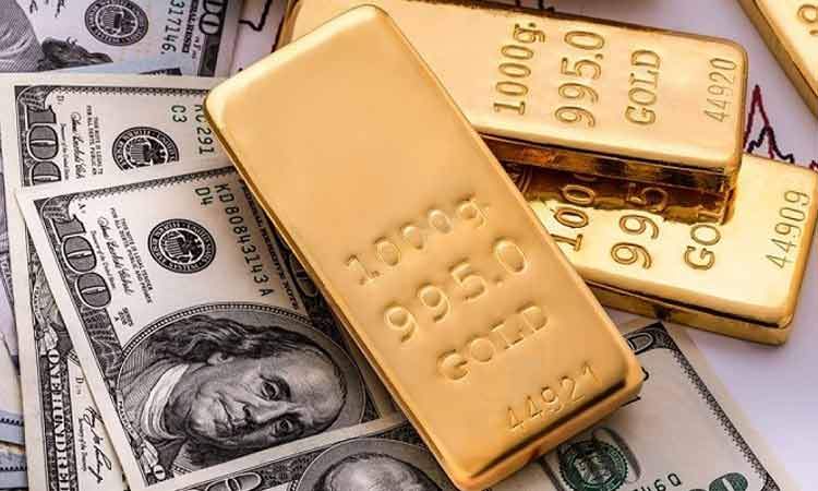 کاهش محسوس قیمت دلار و طلا/ بازار دست به عصا شد