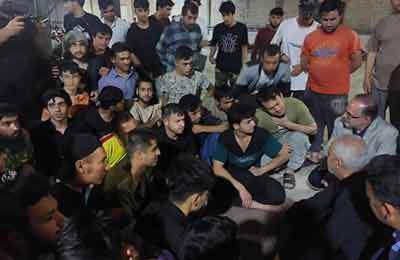 دیدار سرپرست سفارت ایران با اتباع افغان در حال بازگشت از کشور