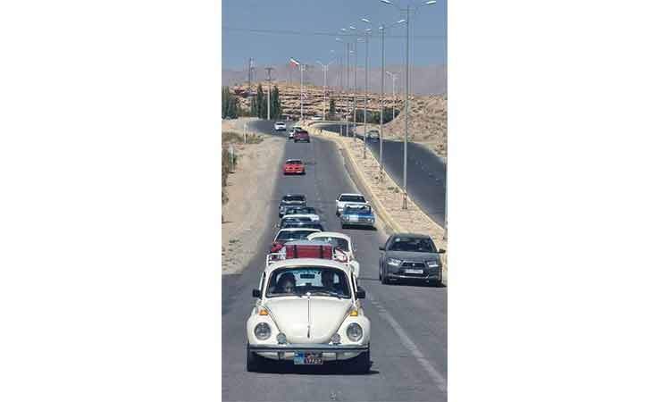 تور و گردهمایی خودروهای تاریخی و کلاسیک در مسیرهای گردشگری کاشان برگزار شد